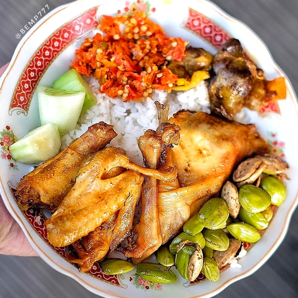 Warung Pak Supar: Rasa Ikan Segar yang Menggugah Selera di Jantung Cilacap
